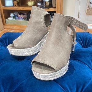 wedge peep toe sandals